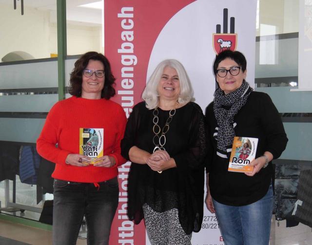 Marietta mit Autorinnen.JPG