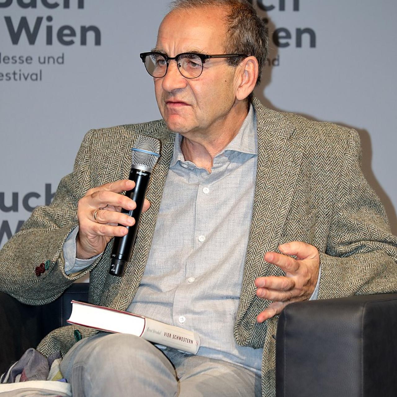 Ernst Strouhal auf der Buchmesse Wien