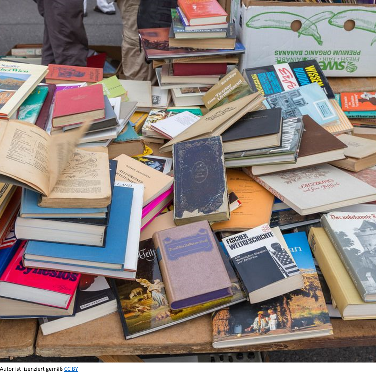 Büchertisch